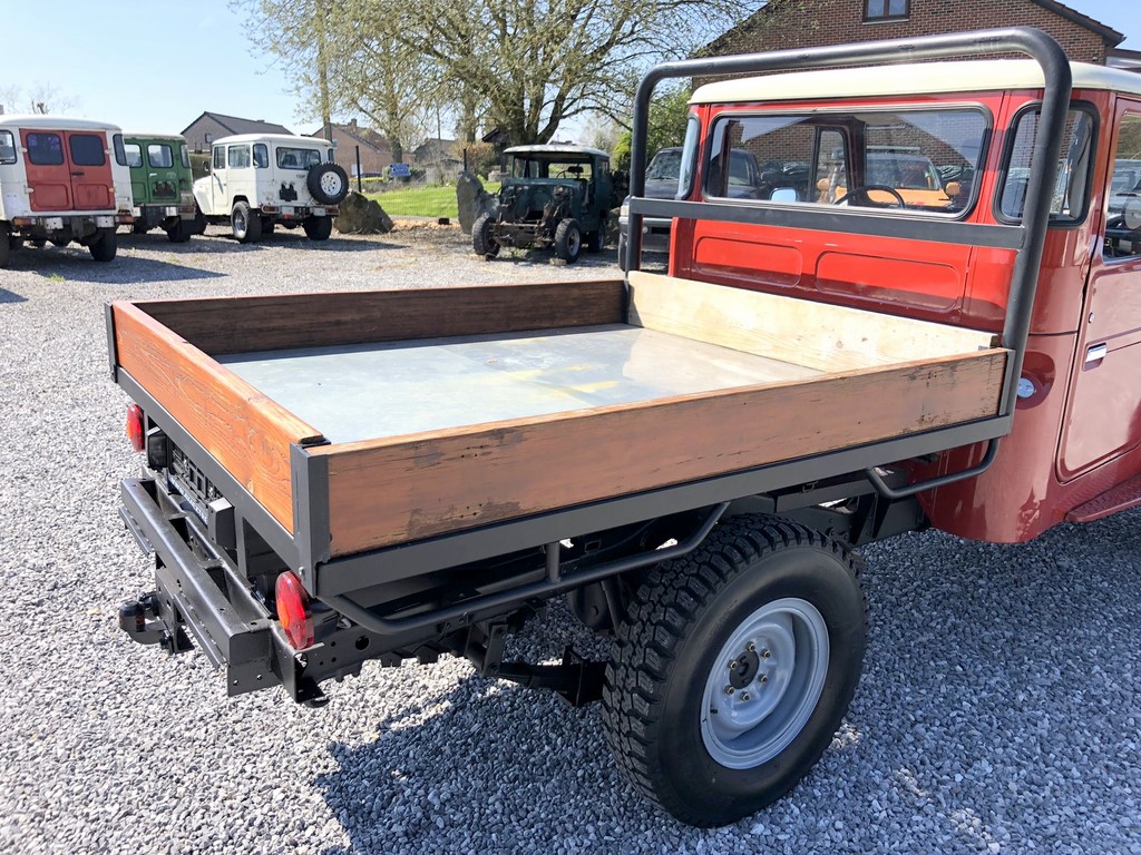 Toyota Land Cruiser FJ45 rouge - 1979 - 5