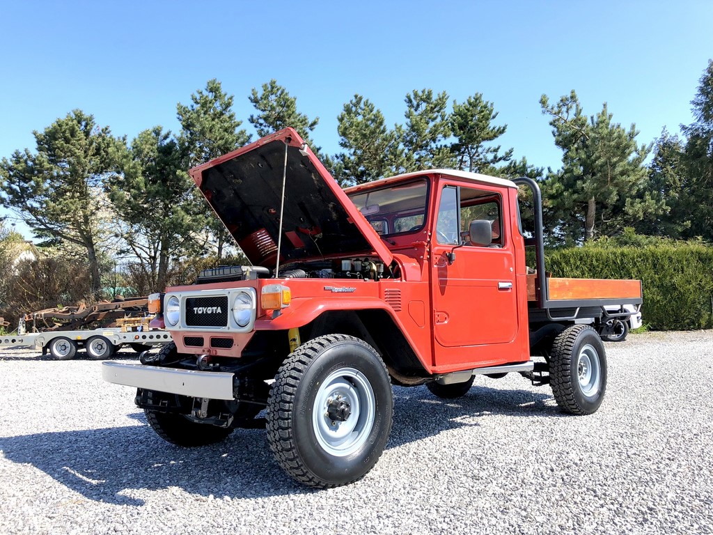 Toyota Land Cruiser FJ45 rouge - 1979 - 23